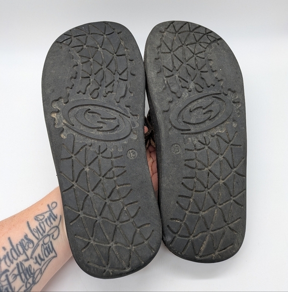 Gotcha Brown Thong Sandal With Fishhook Accent 13 - Picture 7 of 7